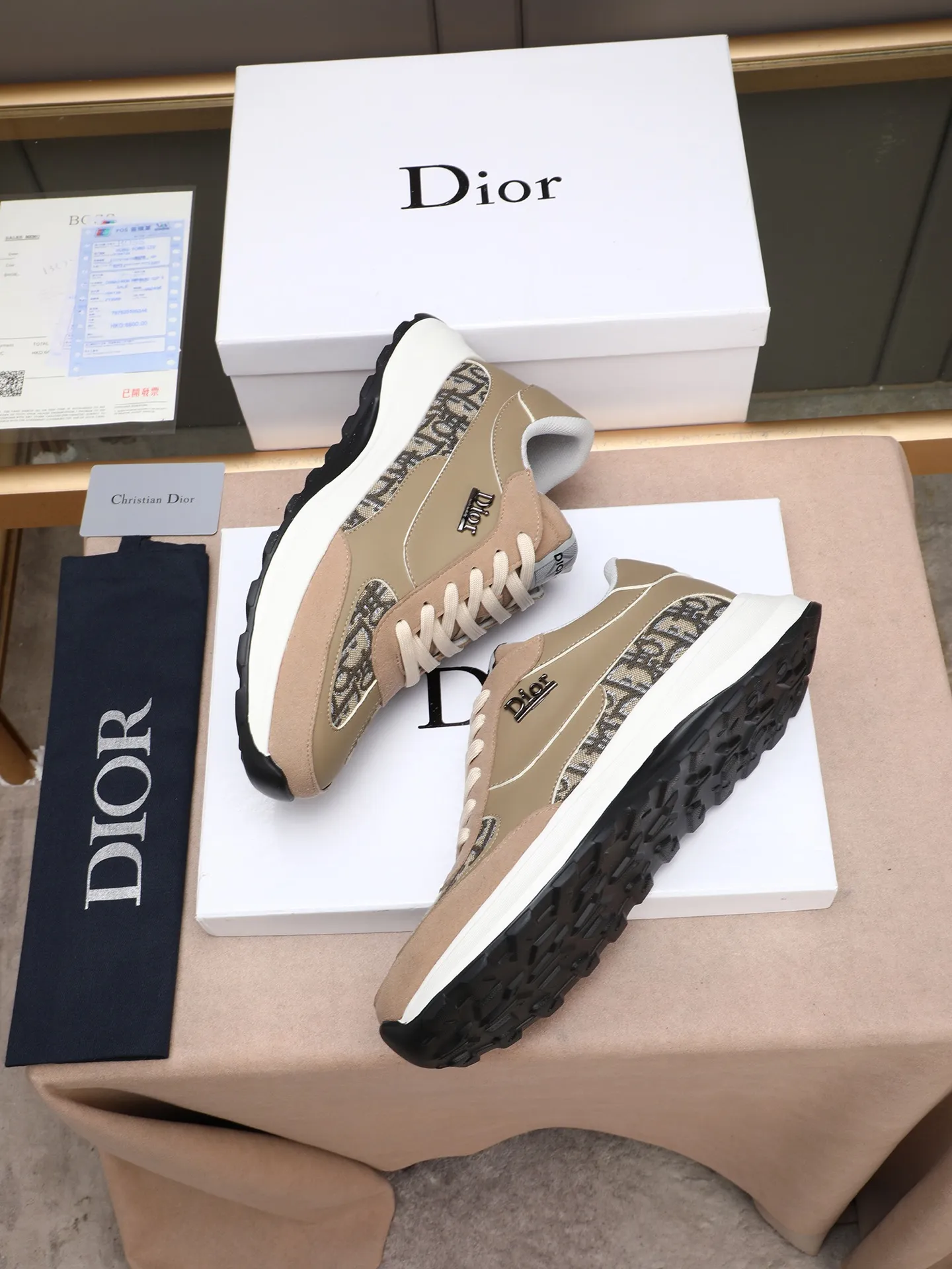 Men's shoes 💰P460 Dior's avant-garde and versatile fashionable men's shoes are privately modeled, calfskin stitched with Dior's special waterproof fabric, fashionable, simple, elegant, trendy, eye-catching, and pursuing class. It will subvert old ideas and be a must-have for fashionistas who want to spend time with you! Must keep it for yourself! High-end comfort but low-end, high-end quality workmanship. Code number: 38-44 (45 customized) 3 colors for your choice [kiss][kiss][kiss]